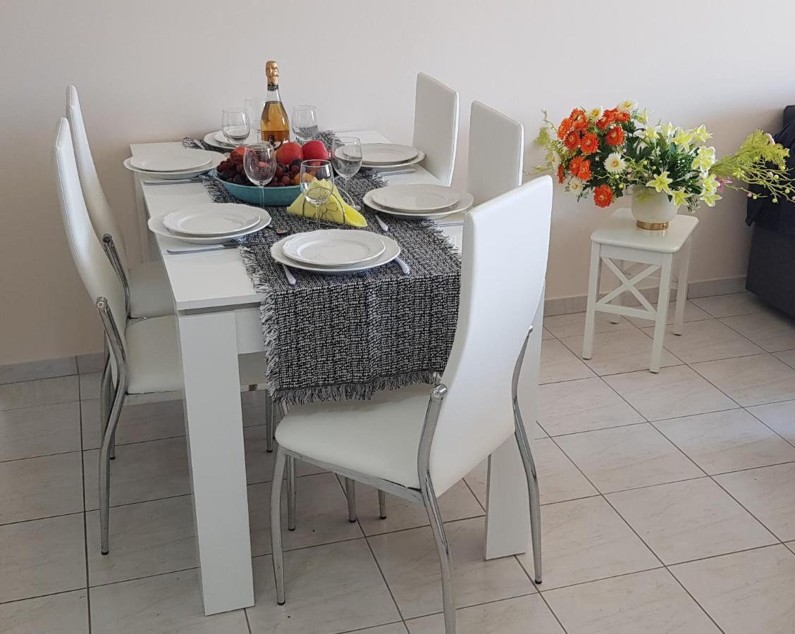 Sunny View - A Stunning Apartment With Private Rooftop Paphos Eksteriør billede