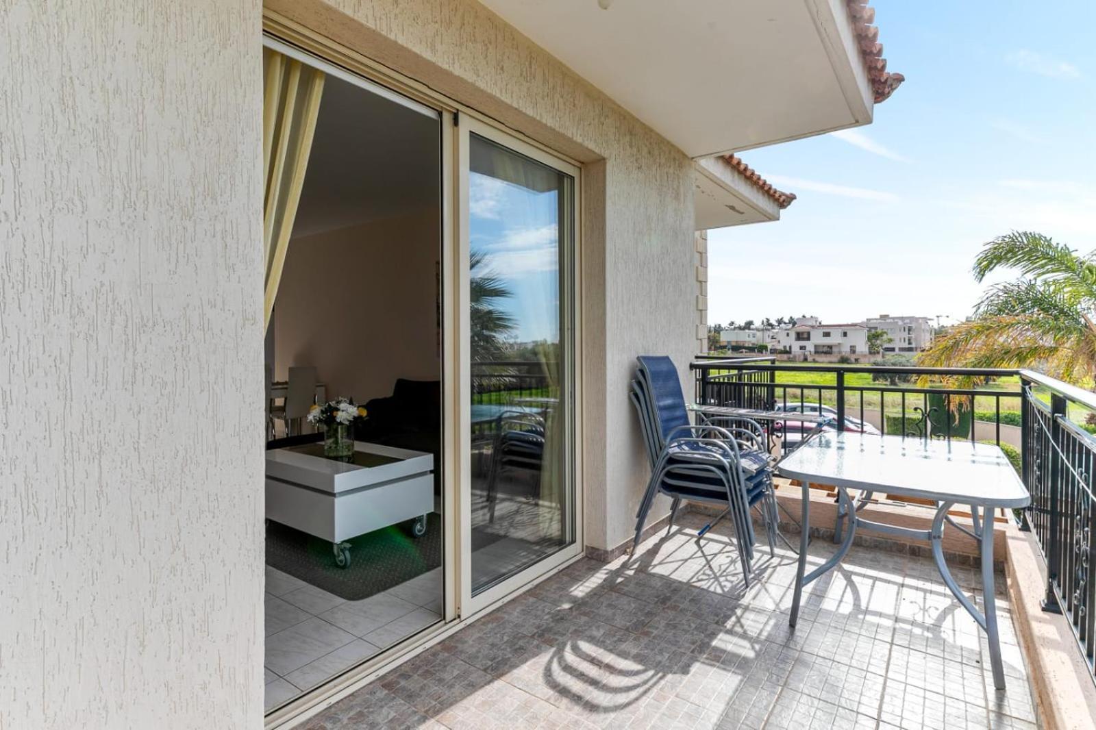 Sunny View - A Stunning Apartment With Private Rooftop Paphos Eksteriør billede
