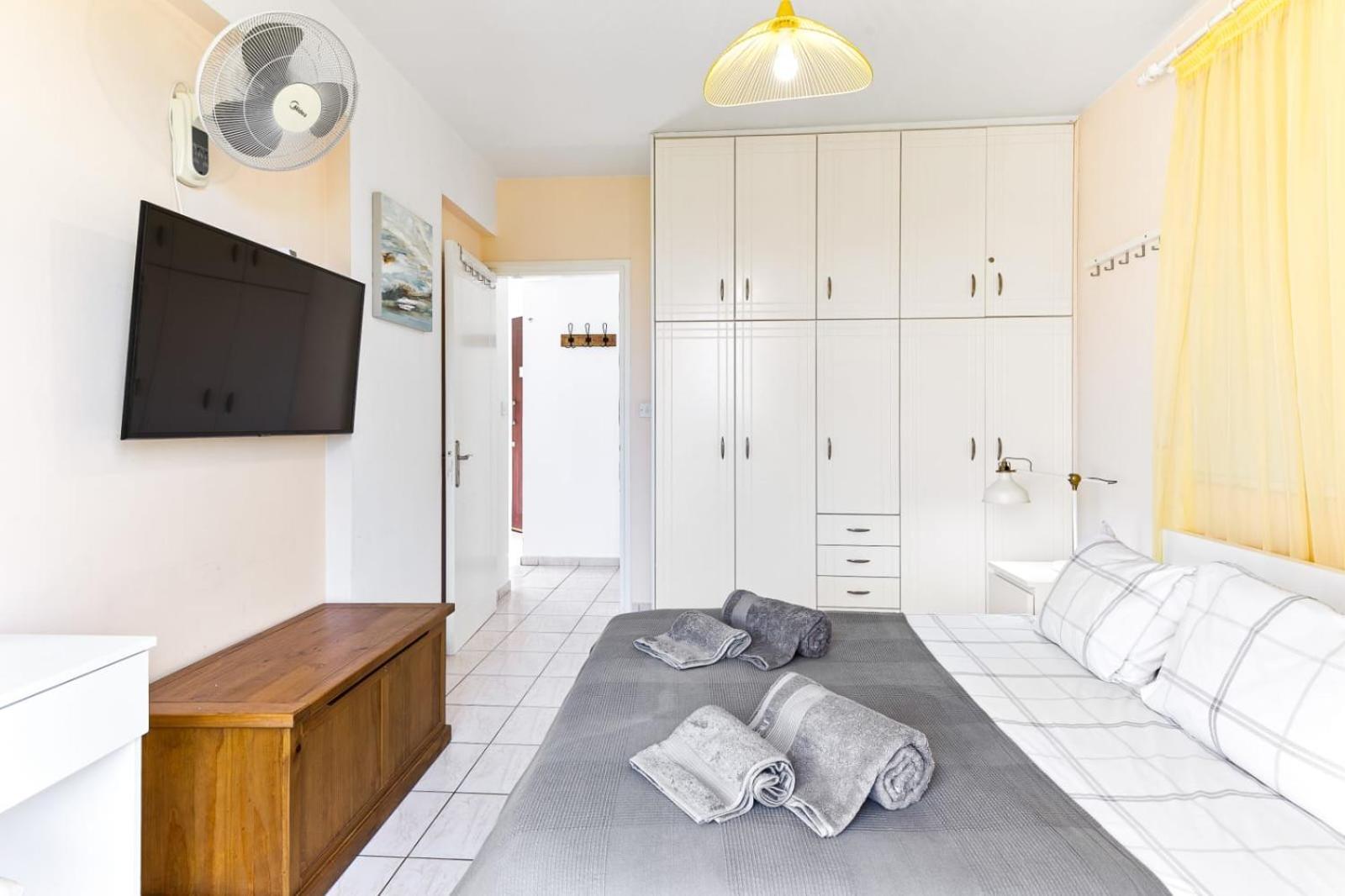 Sunny View - A Stunning Apartment With Private Rooftop Paphos Eksteriør billede