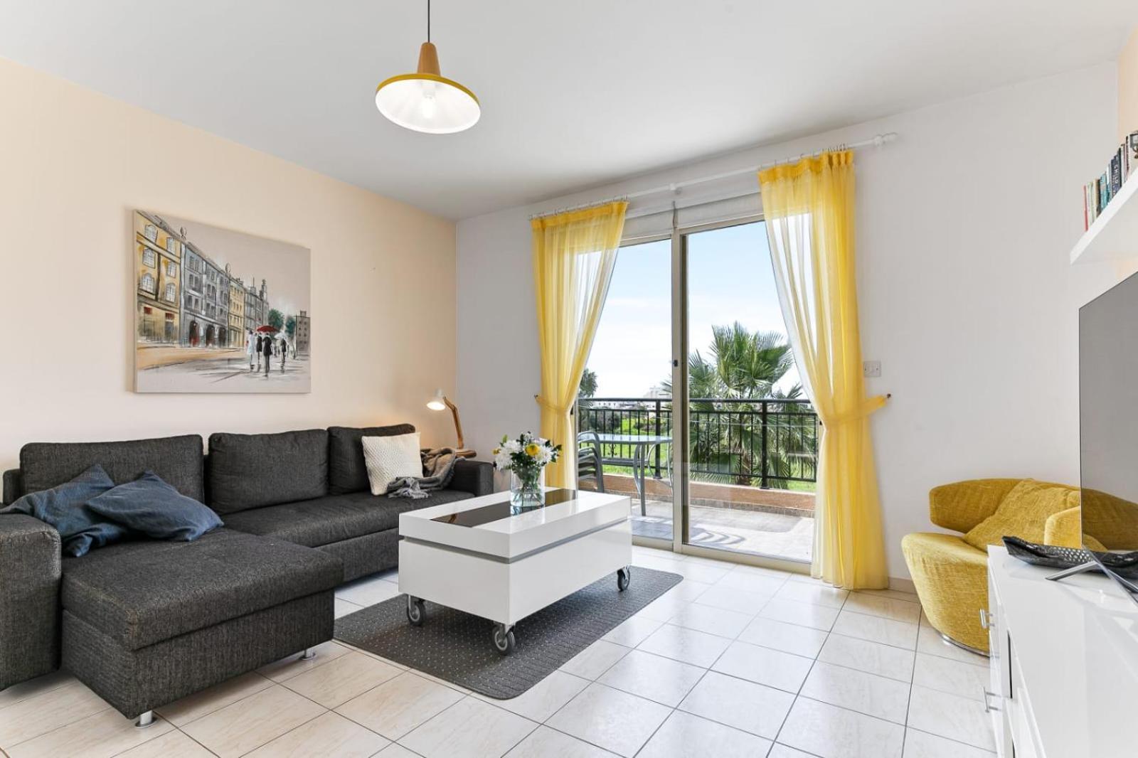 Sunny View - A Stunning Apartment With Private Rooftop Paphos Eksteriør billede